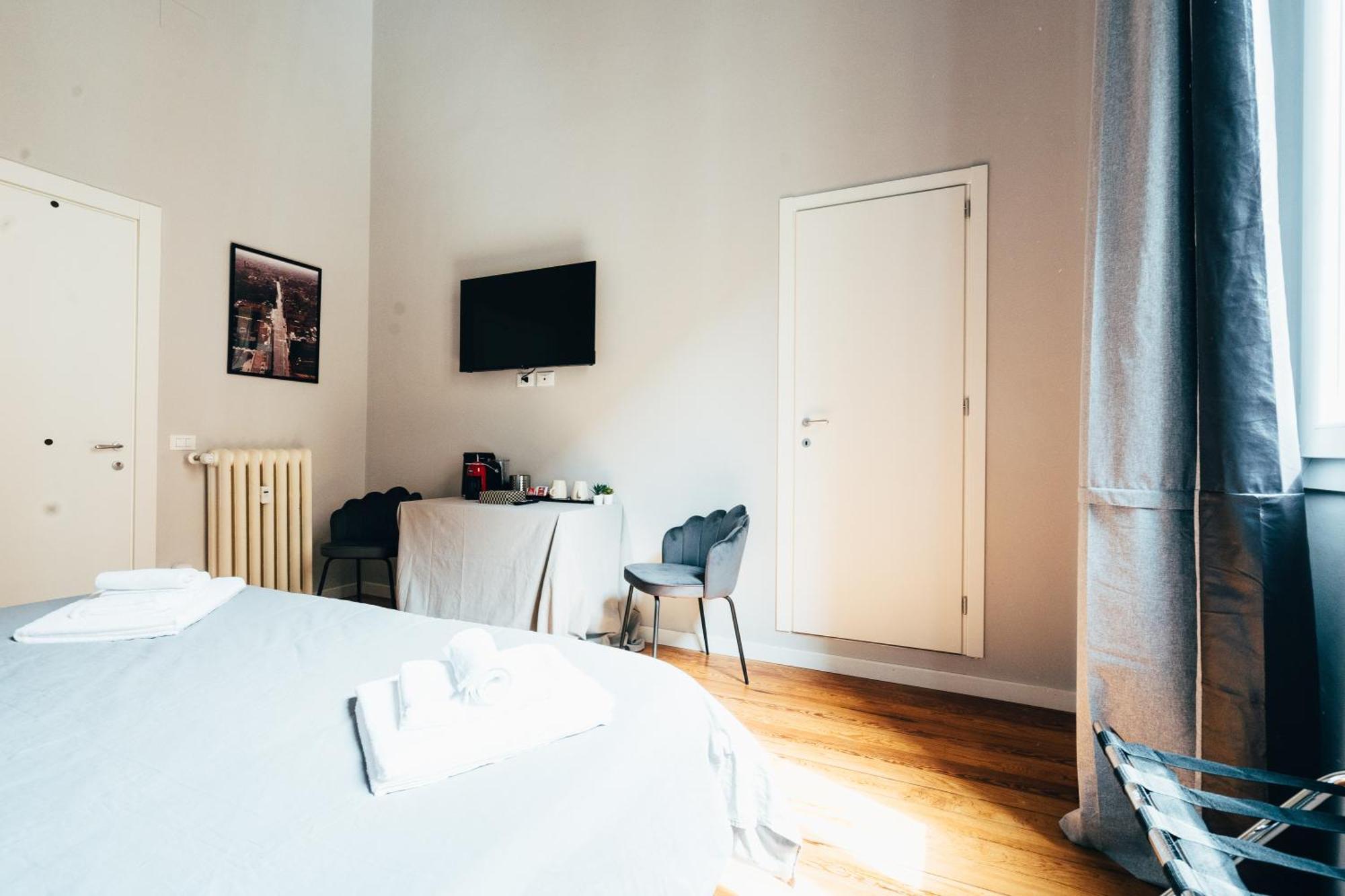 Bologna Suites - Private Bathroom — Photos 2